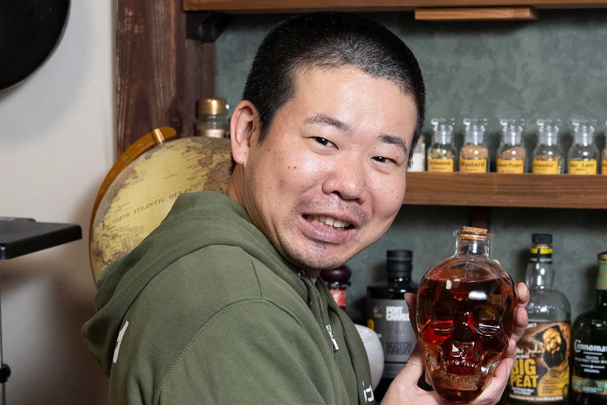 港区家賃3.7万円男と共演　現役薬剤師グラドルに反響「迫力たるや」「なんですか、これは!?」