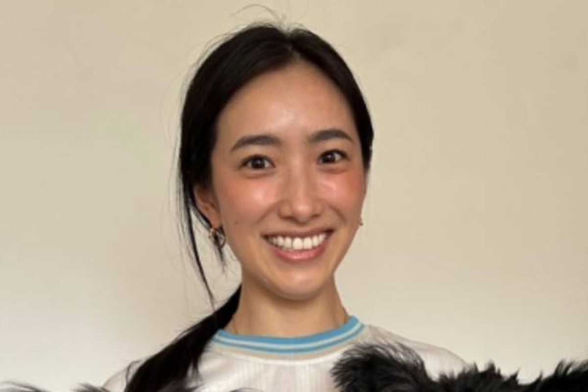 浅野忠信＆18歳差の年下妻、ラブラブ2ショット公開「映画のワンシーンみたい」「美！」「可愛い」