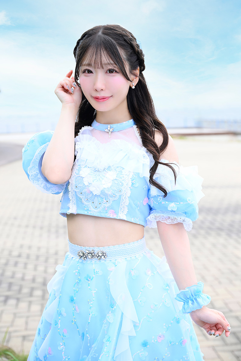 今年2月にPeel the Appleの一員となった岩下美友