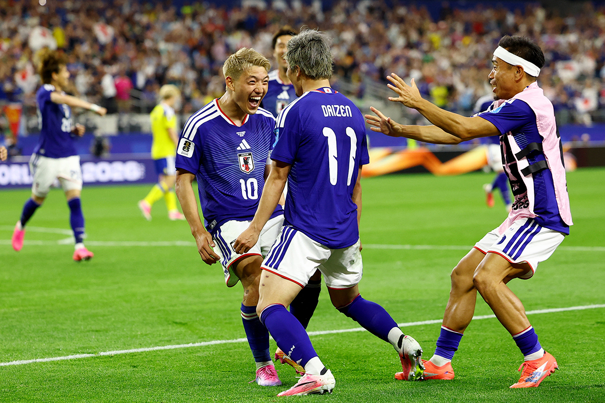 W杯日本代表戦スタンドにタレント妻　現地応援で「愛らしい」「美人すぎてすぐわかる」の声…平愛梨に注目