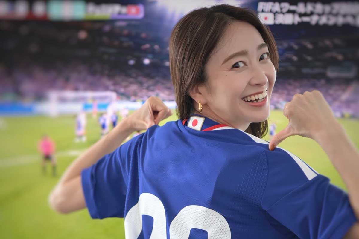 「足綺麗」花田百合奈アナ、退社前日に日本代表ユニで大胆な姿　ネット仰天「綺麗で素敵」
