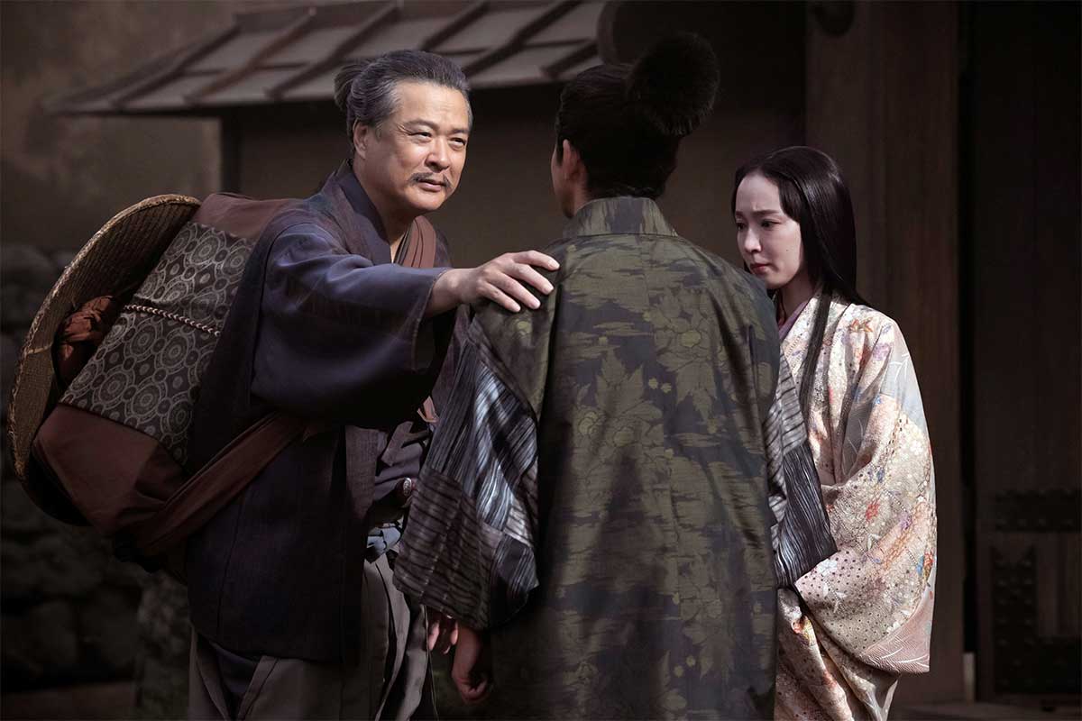 追放された安藤守就(左=田中哲司)【写真:(C)NHK】