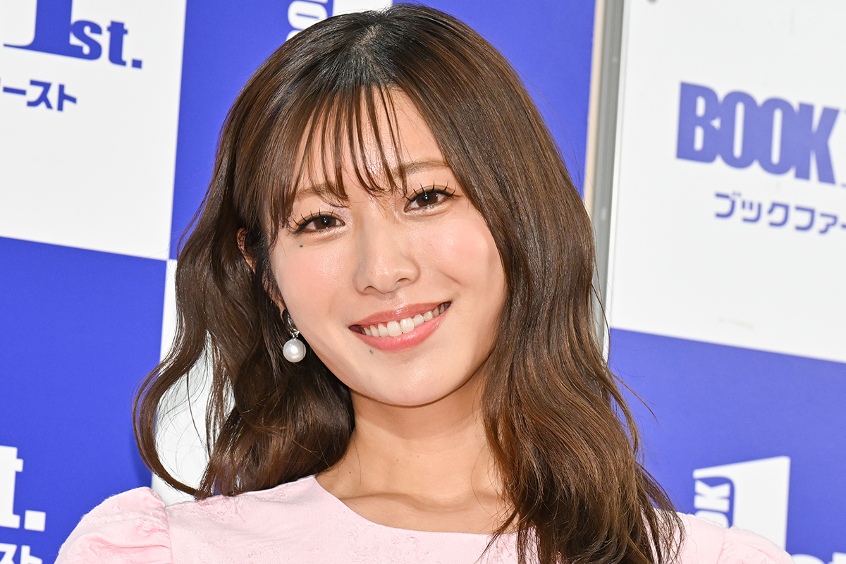 “女子アナ界No.1スタイル”でグラビアも挑戦　白戸ゆめのの日本代表ユニ姿に反響「美しい」「最高っす」