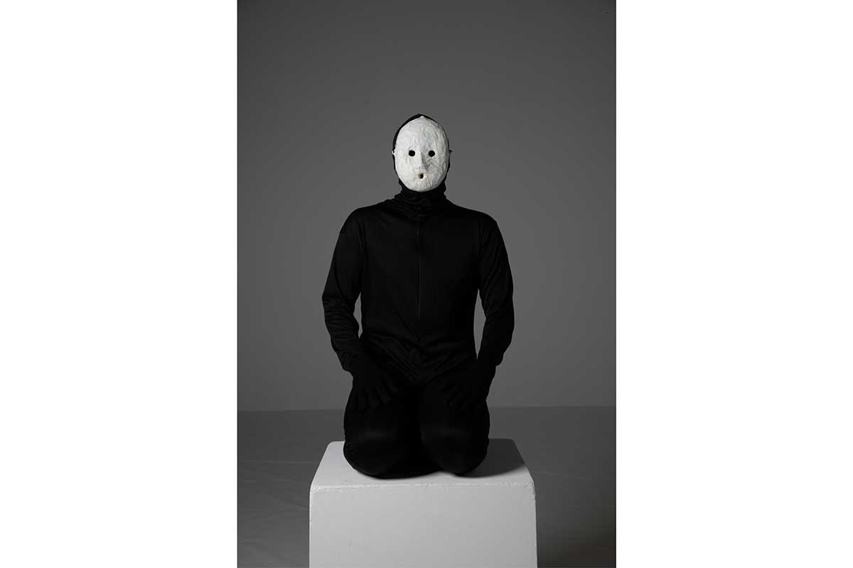 覆面ホラー作家・雨穴、ソニー・ミュージックよりアーティストデビュー決定　アニメ『レッツゴー怪奇組』タイアップ曲を担当