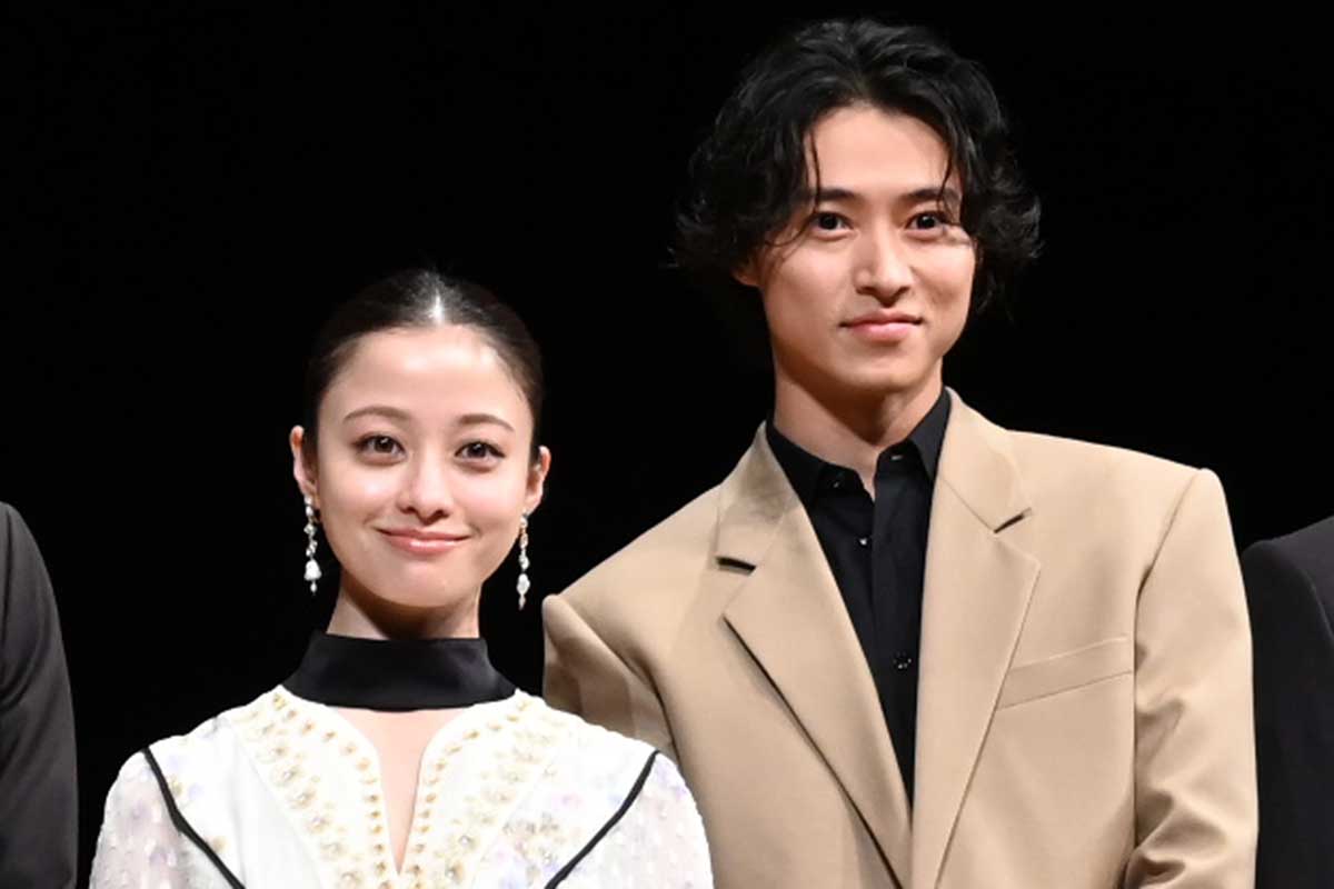 イベントに出席した橋本環奈(左)と山﨑賢人【写真:ENCOUNT編集部】