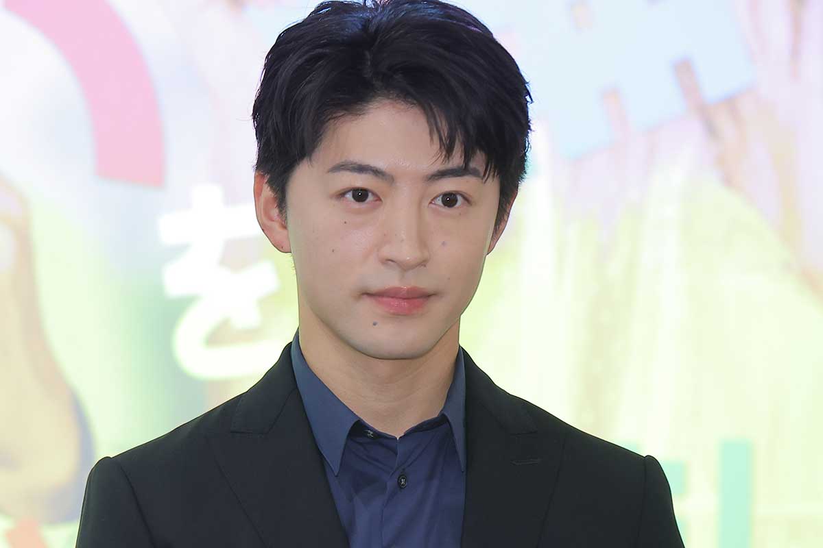 記者会見に登壇したGENERATIONSの佐野玲於【写真:ENCOUNT編集部】