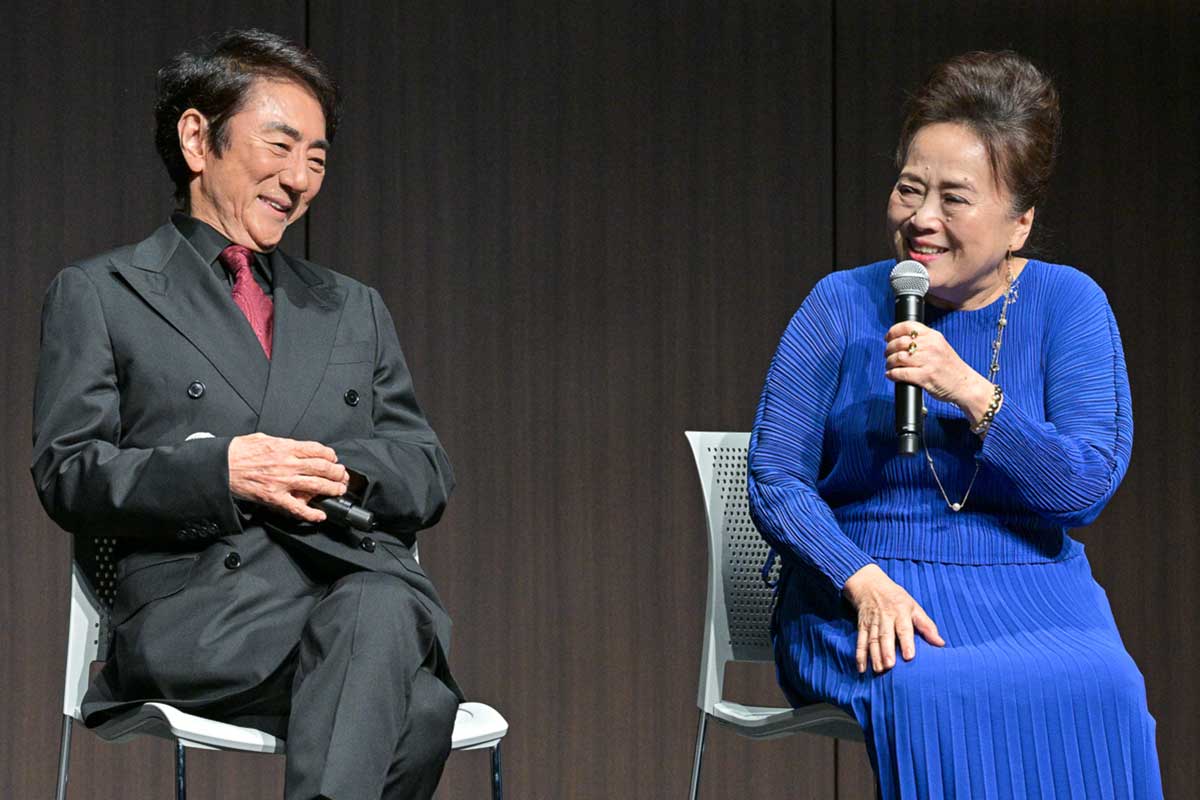製作発表会見に登壇した市村正親(左)と渡辺えり【写真:ENCOUNT編集部】