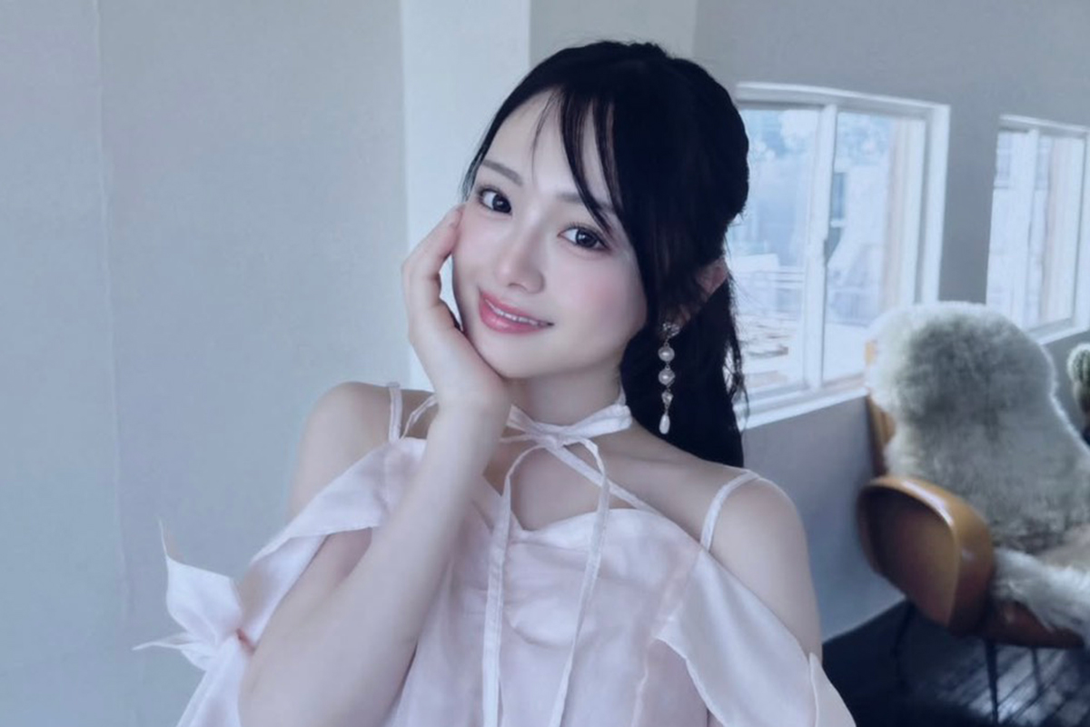 ICU治療から退院の18歳YouTuber・ひまひま、グラビアオフショットに「痩せた？」「美人すぎ」「透明感やばい」の声