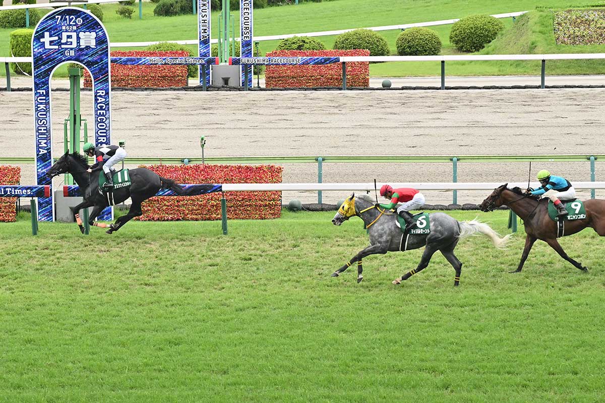 七夕賞のプレゼンター美女が話題に、勝利したのはアスクナイスショー（11番）【写真：産経新聞社】