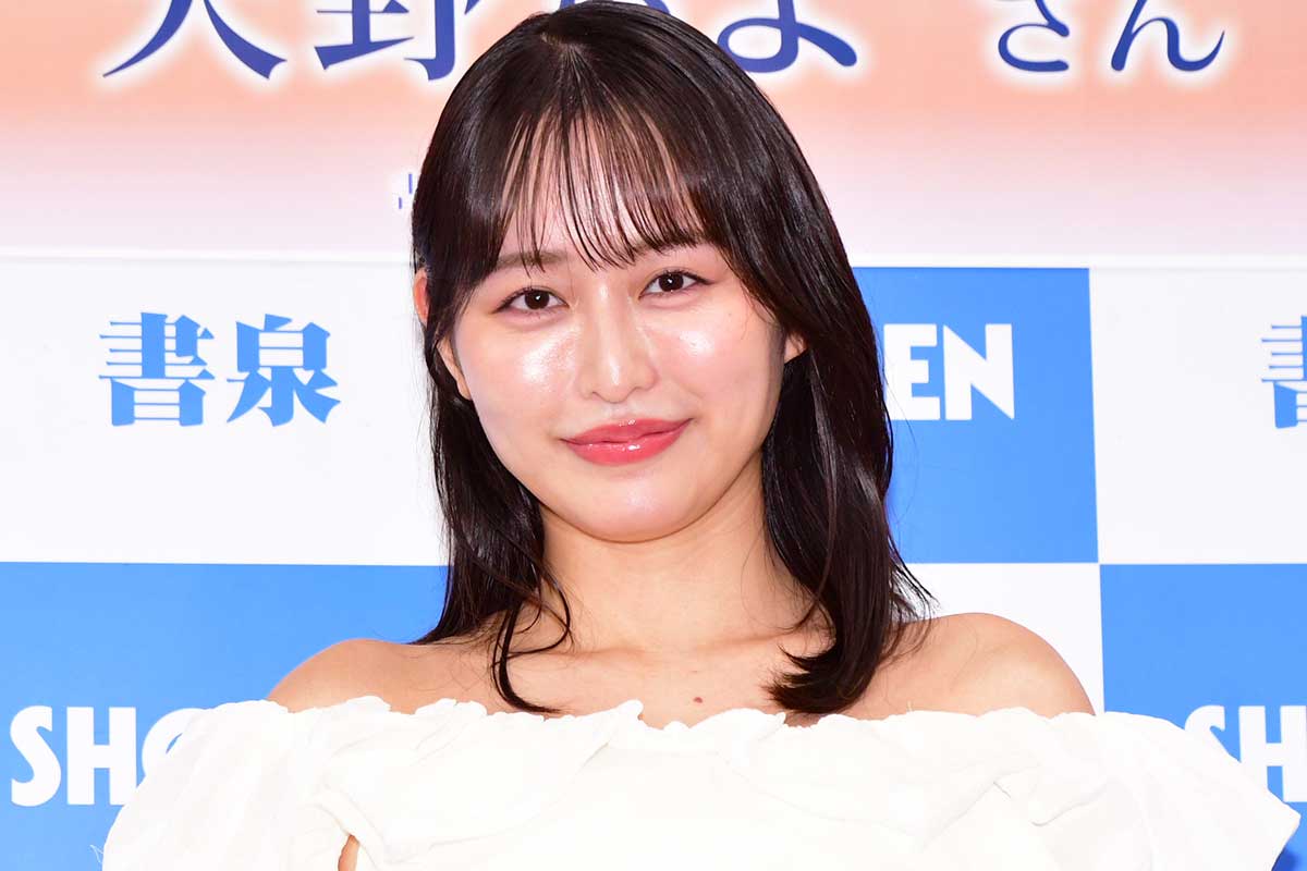 “グラビア界の新星”天野ちよ、パチンコ店来店を予告　ぱつぱつタンクトップ姿に「スタイルいい」「Perfect」の声