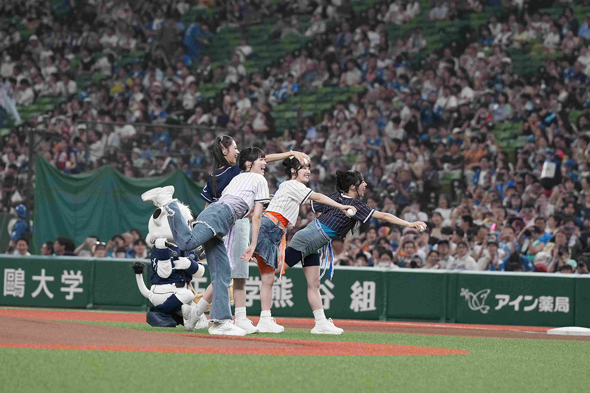CUTIE STREET佐野愛花＆真鍋凪咲、西武戦のセレモニアルピッチに登場「これからも応援しています！」