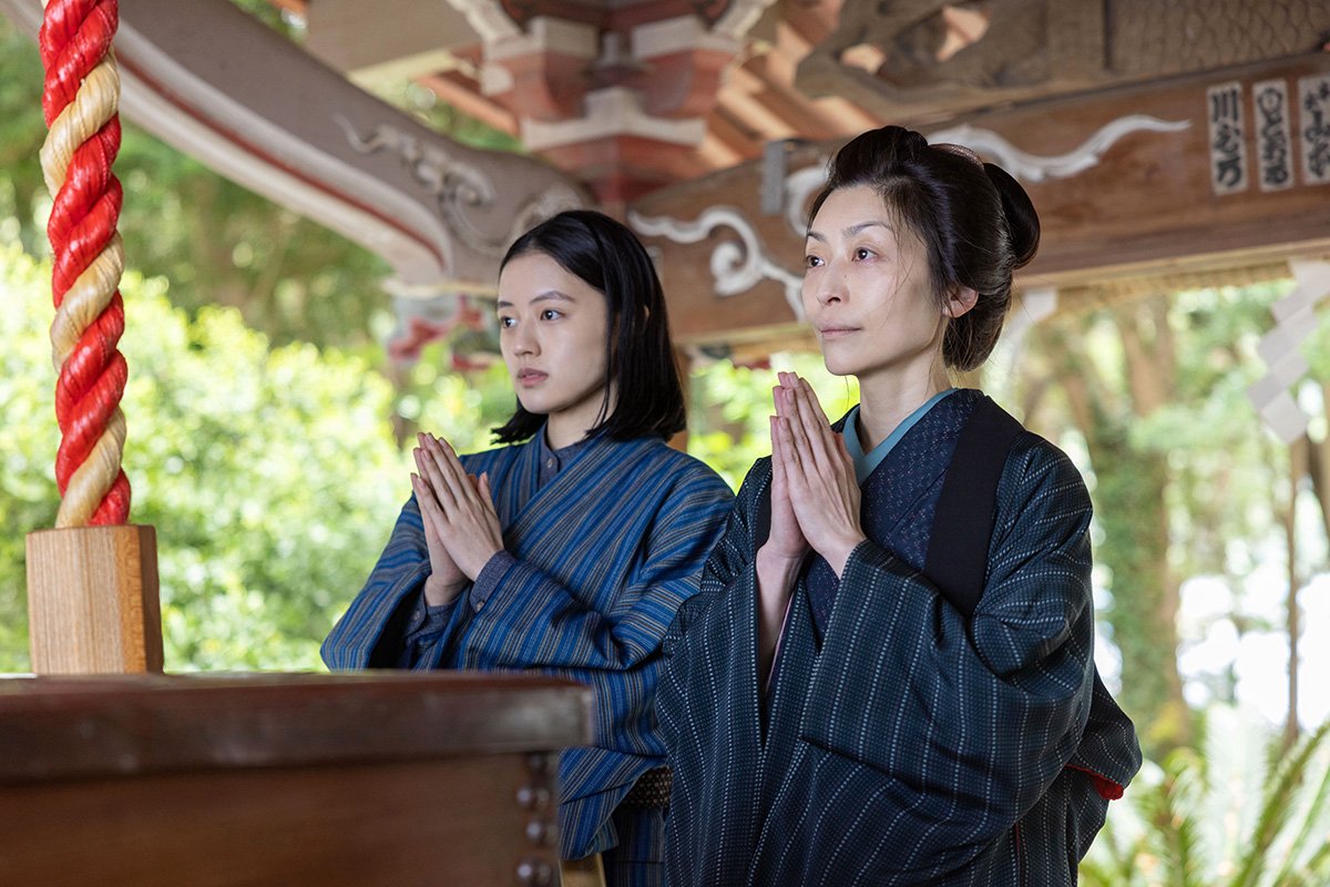 直美(左=上坂樹里)と文(内田慈)【写真:(C)NHK】