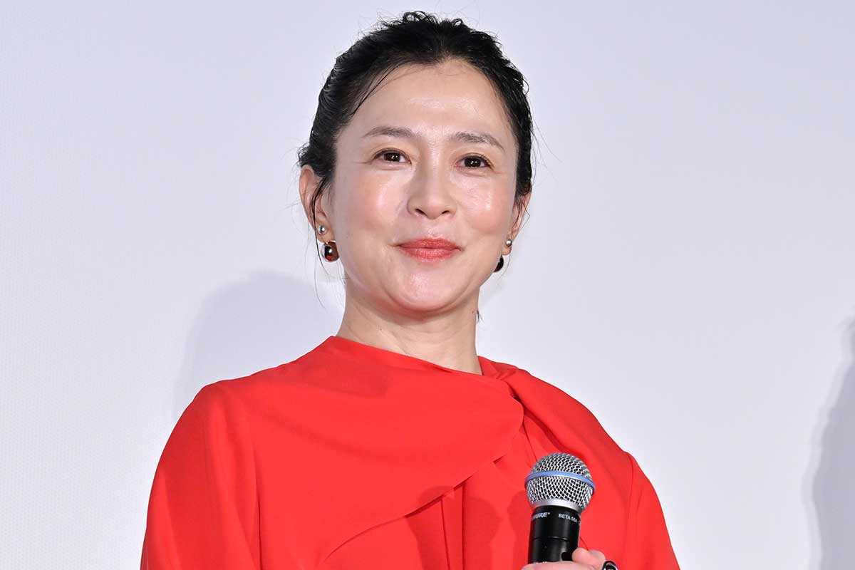 “ヤバめ”キャラな坂井真紀、オフショットに「演技がたまらん」「怖すぎて笑えてくる」の声