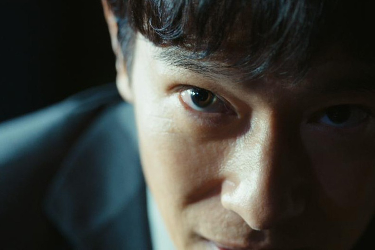『VIVANT』第12話の重要シーン1カットを先行解禁　堺雅人の鋭い眼光は“乃木”か“F”か