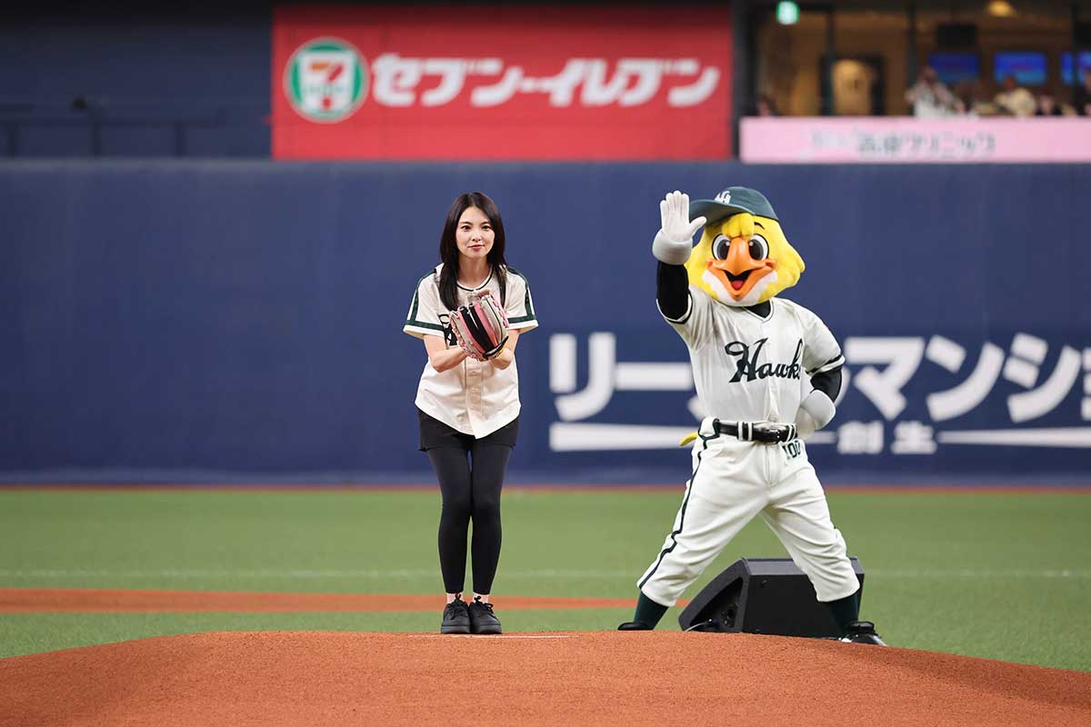 田中麗奈、南海ユニで大きく振りかぶる　豪快投球も本人反省「本当にすごく悔しいです」