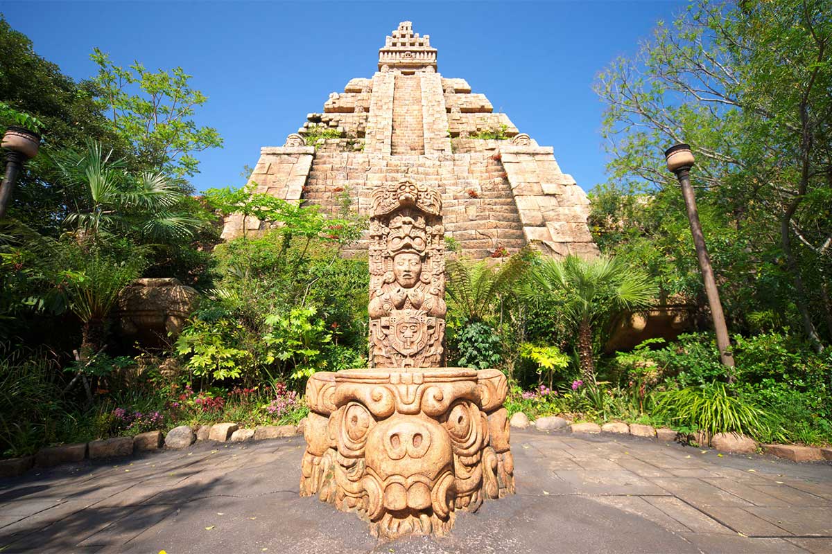 「インディ・ジョーンズ・アドベンチャー:クリスタルスカルの魔宮」外観【写真:(C)Disney (C)& TM Lucasfilm Ltd.】