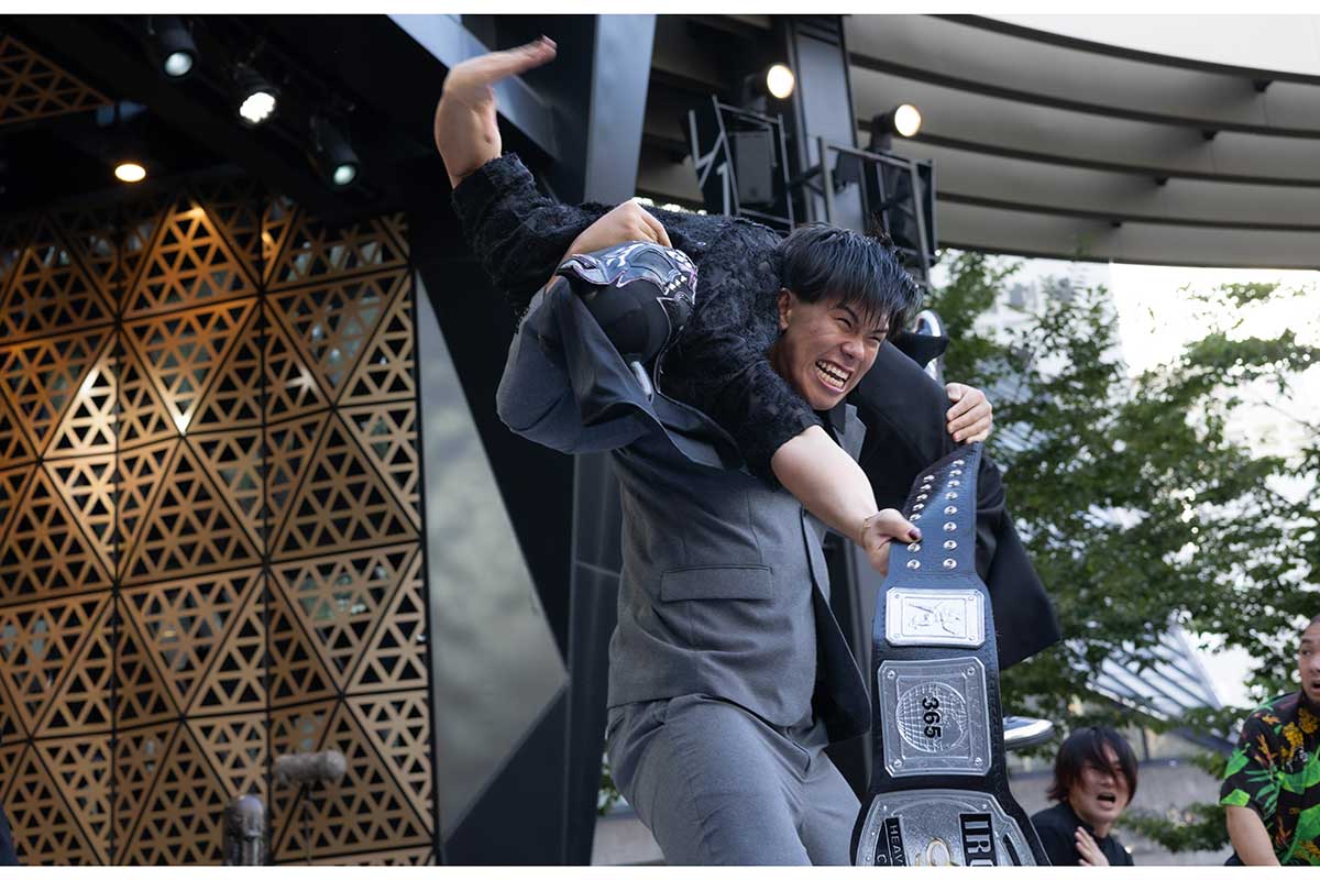 白昼の池袋でアイアンマン王座を奪った稲畑誠己だったが…【写真:橋場了吾】