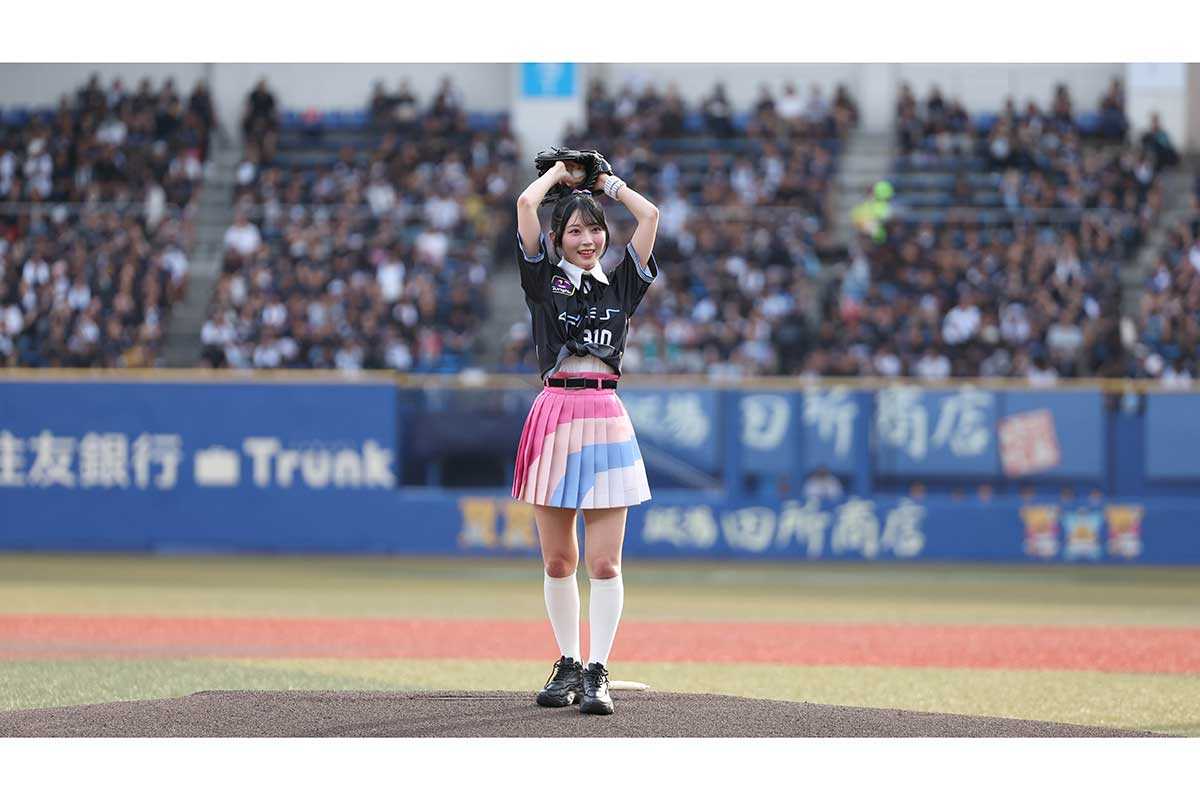 ロッテ戦始球式にAKB48・佐藤綺星「本当に一番の思い出」　ミニスカ＆ユニ姿で投げ込む…ネット「かわいいなぁ」