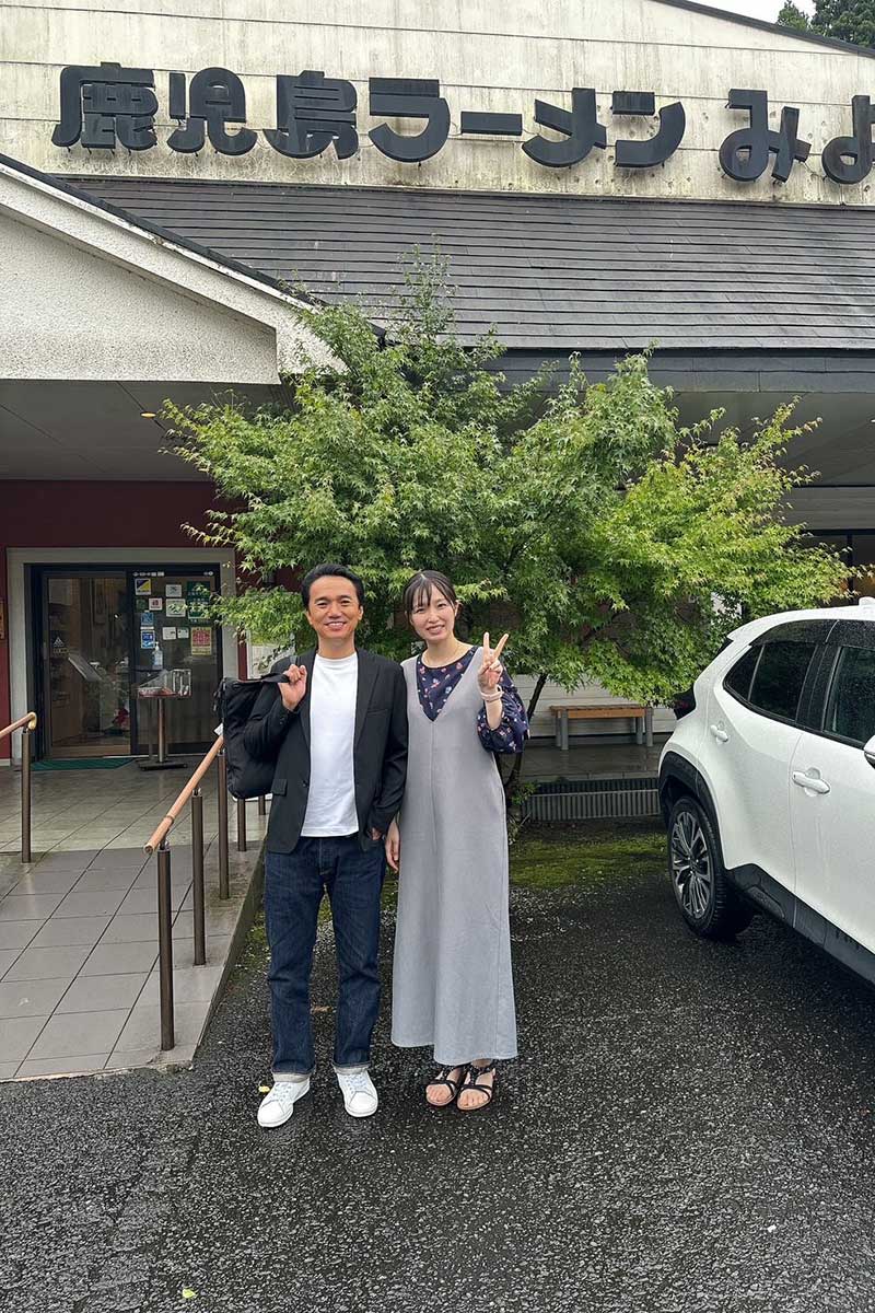 結婚を報告した清水伸（左）と山下ひかり【写真：X（＠usakichi201037）より】