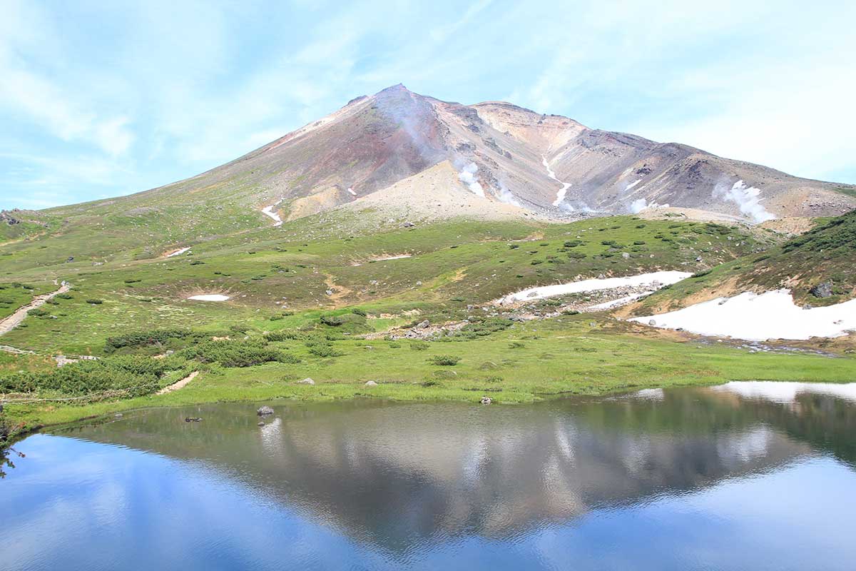 標高2291メートルで北海道で最も高い山の旭岳【写真：東川町提供】