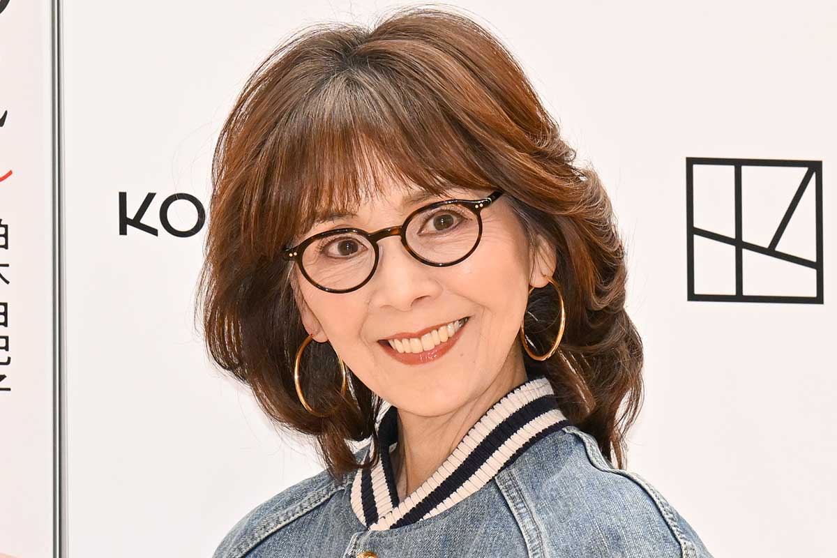 柏木由紀子、夫・坂本九さん命日に孫らと墓参りへ　「素敵なご夫婦」「忘れることはありません」の声