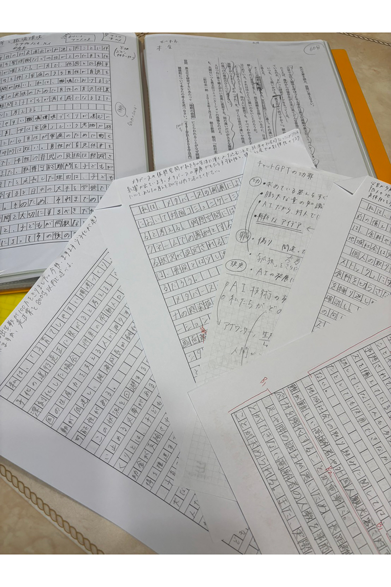 練習で1日最低3本書いた小論文の原稿【写真:本人提供】
