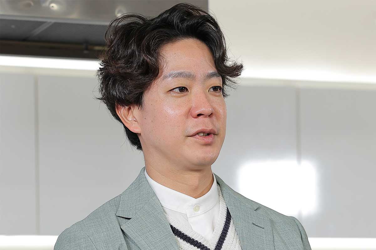バイク直進中にタクシーがいきなり右折→ドンデコルテ小橋が車体に引きずられ重傷「肋骨7本骨折、肺に穴」