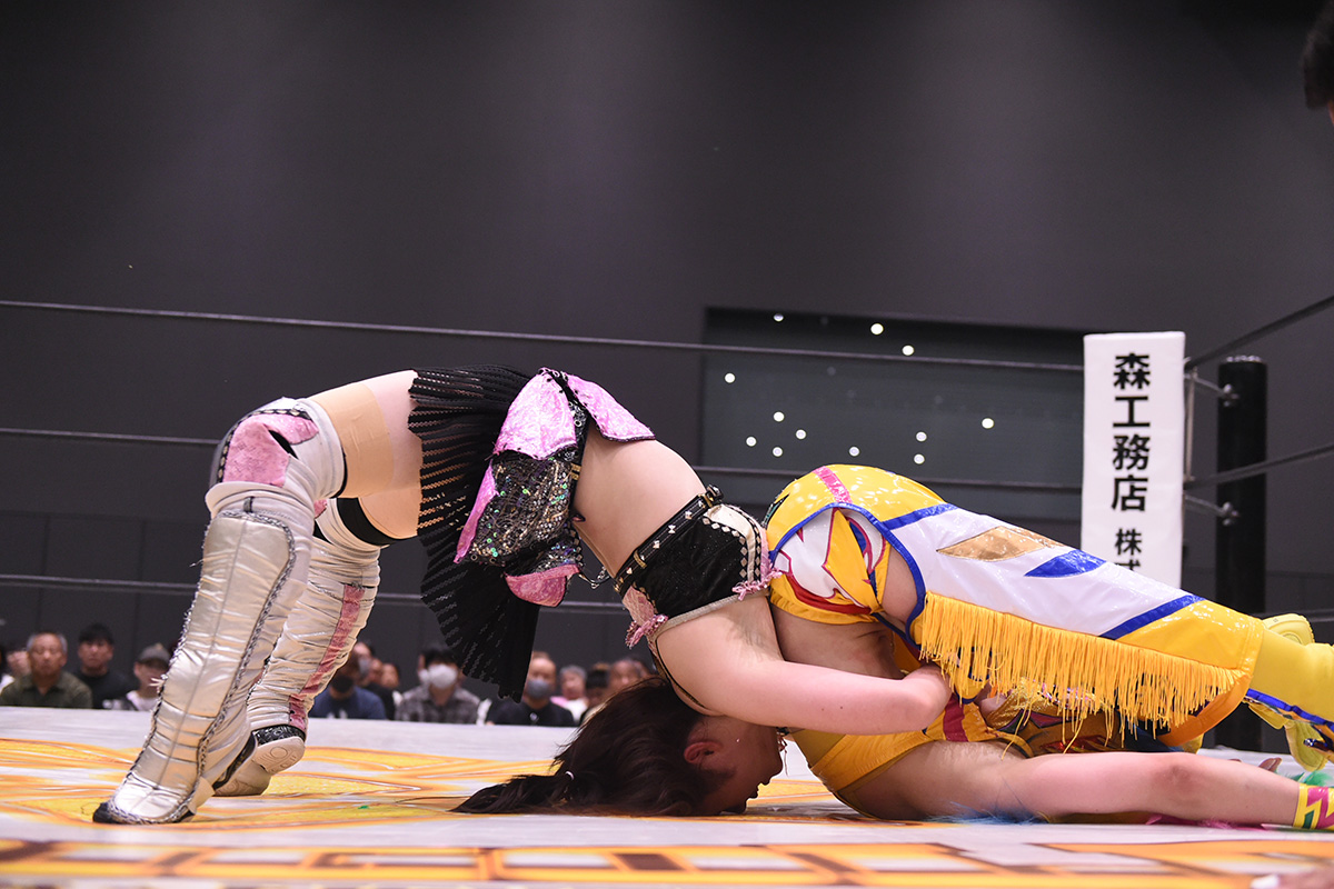 見事なブリッジで決めた新必殺技ジャーマン【写真：(C)マリーゴールド】