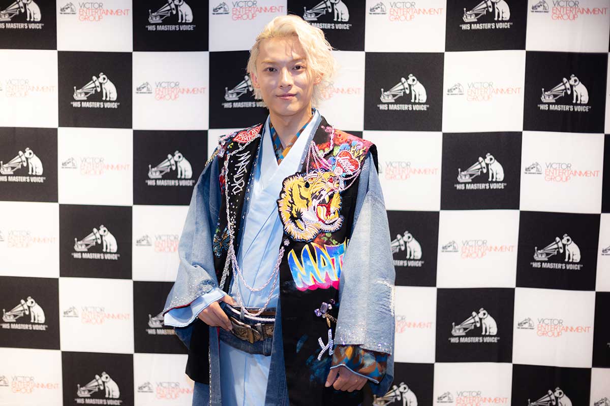 囲み取材に応じた辰巳ゆうと【写真：ENCOUNT編集部】