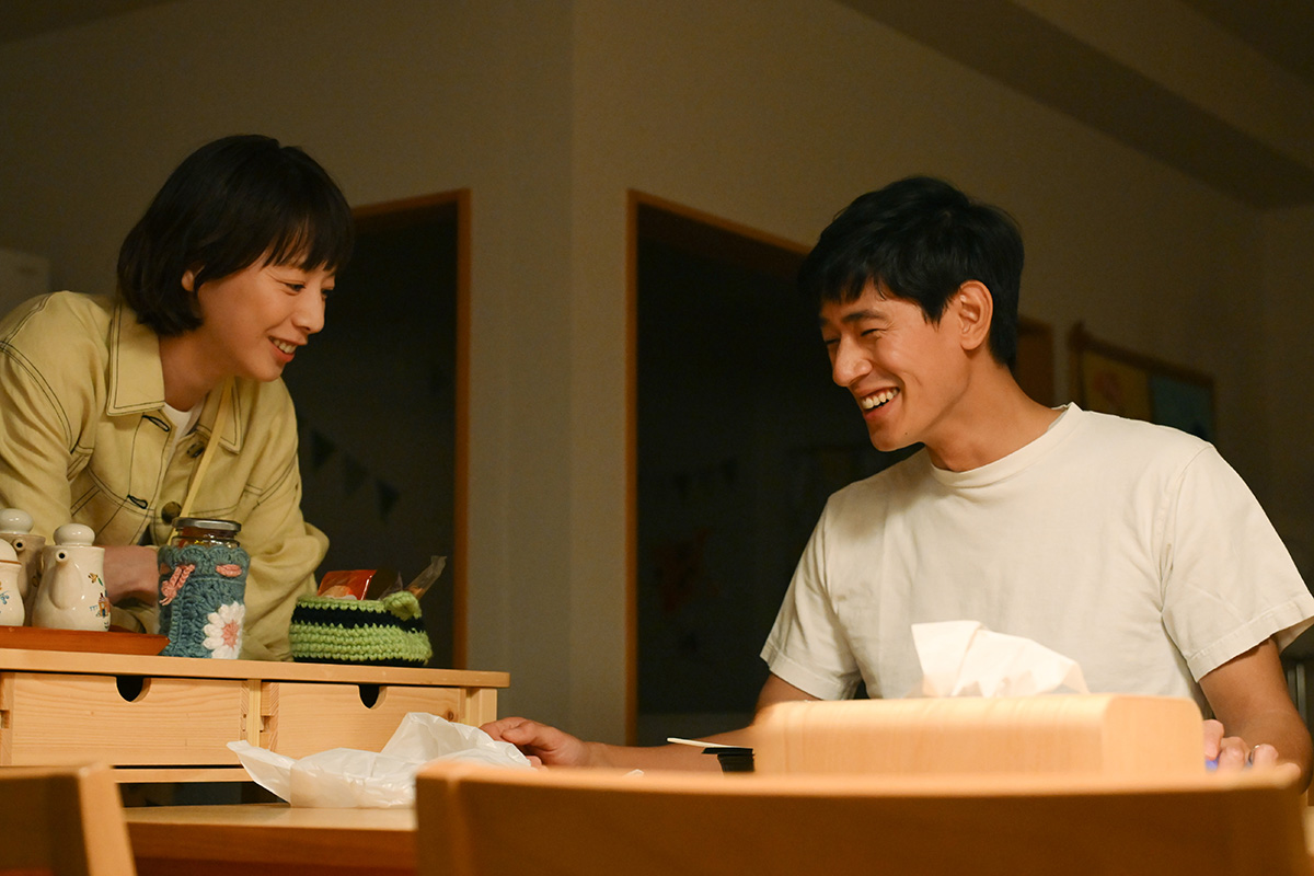 「率先してムードを作ってくださる」夫役・中島歩と【写真：(C)TBS】