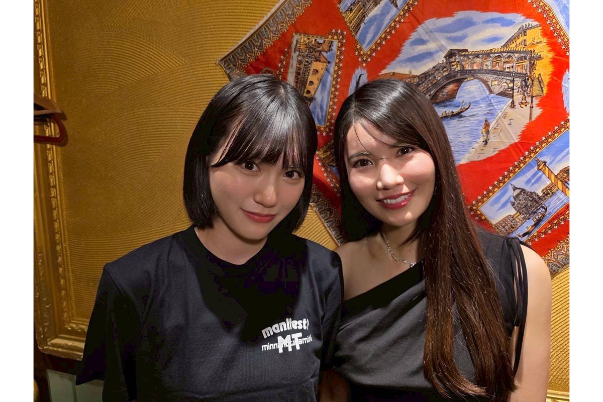 共演した柳堀花怜（左）と倉持明⽇⾹