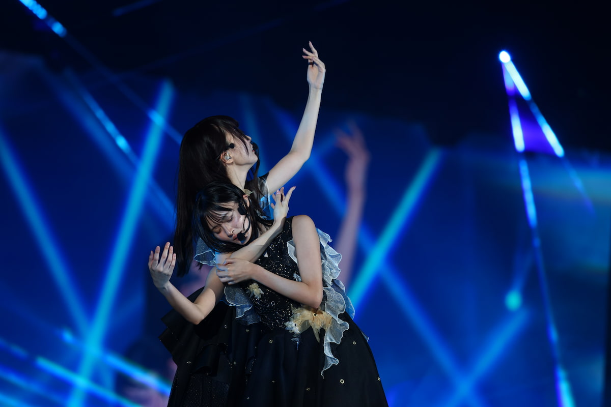 『マグカップとシンク』の遠藤さくらと賀喜遥香【写真:(C)乃木坂46LLC】