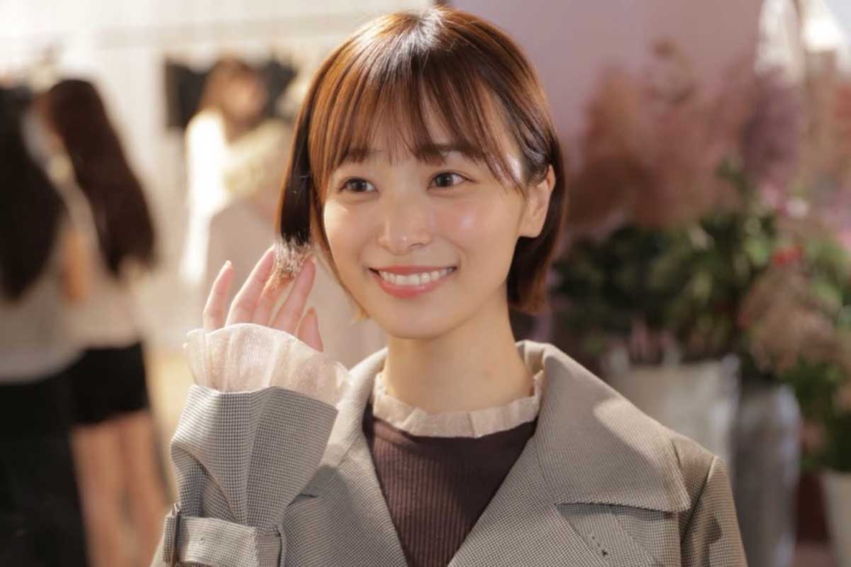 今井春花、雰囲気ガラリのミニスカ×ロングブーツ姿　「やばい可愛すぎる」「完全にモデルさん」の声