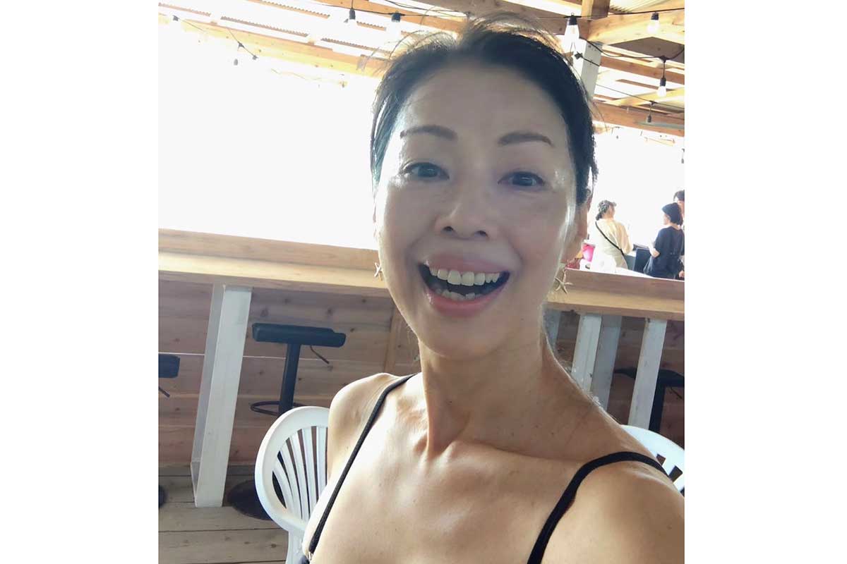 野村真美が「26年ぶりの海水浴」へ　ビーチショットに「スタイル抜群」「ドキッとした」