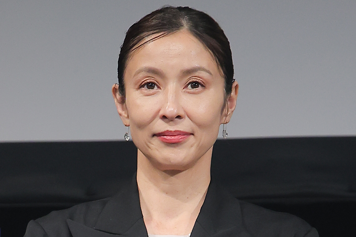 朝ドラ女優・水野美紀、演技前ルーティンからの“激変”に「すご！」「一瞬で変身！？」「熟練した役者魂…」の声