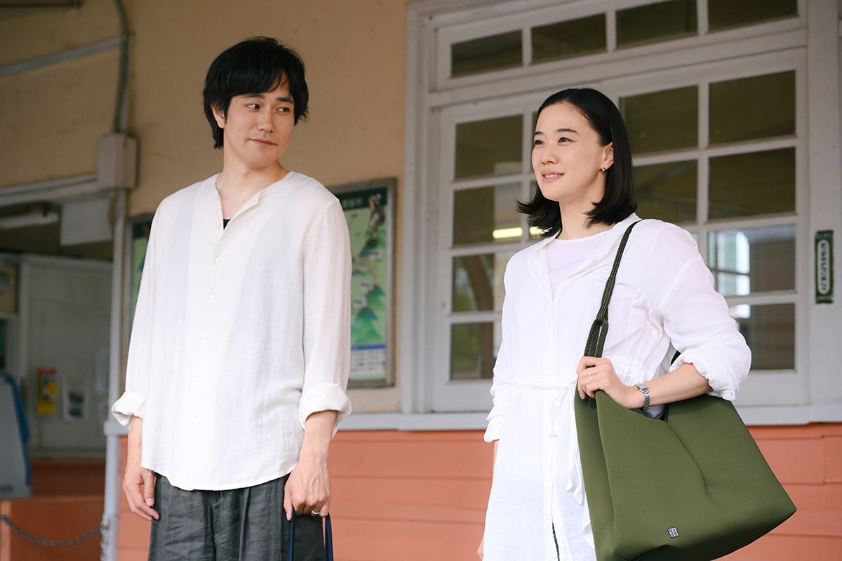 瀬尾充（左＝松山ケンイチ）と瀬尾咲子（蒼井優）【写真：(C)TBS】