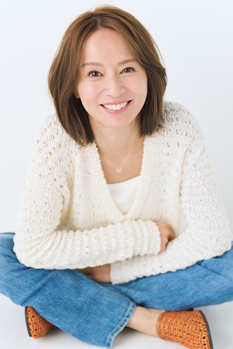 鈴木亜美が新刊を発売する【写真：『鈴木亜美のすごいルーティン』（講談社）】