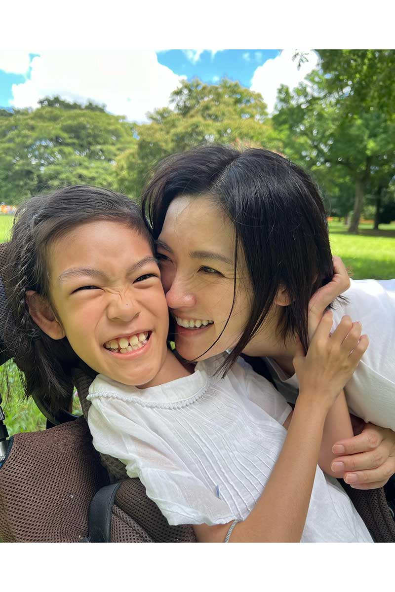 長女・ふうかさん（左）との2ショット【写真：(C)日本テレビ】