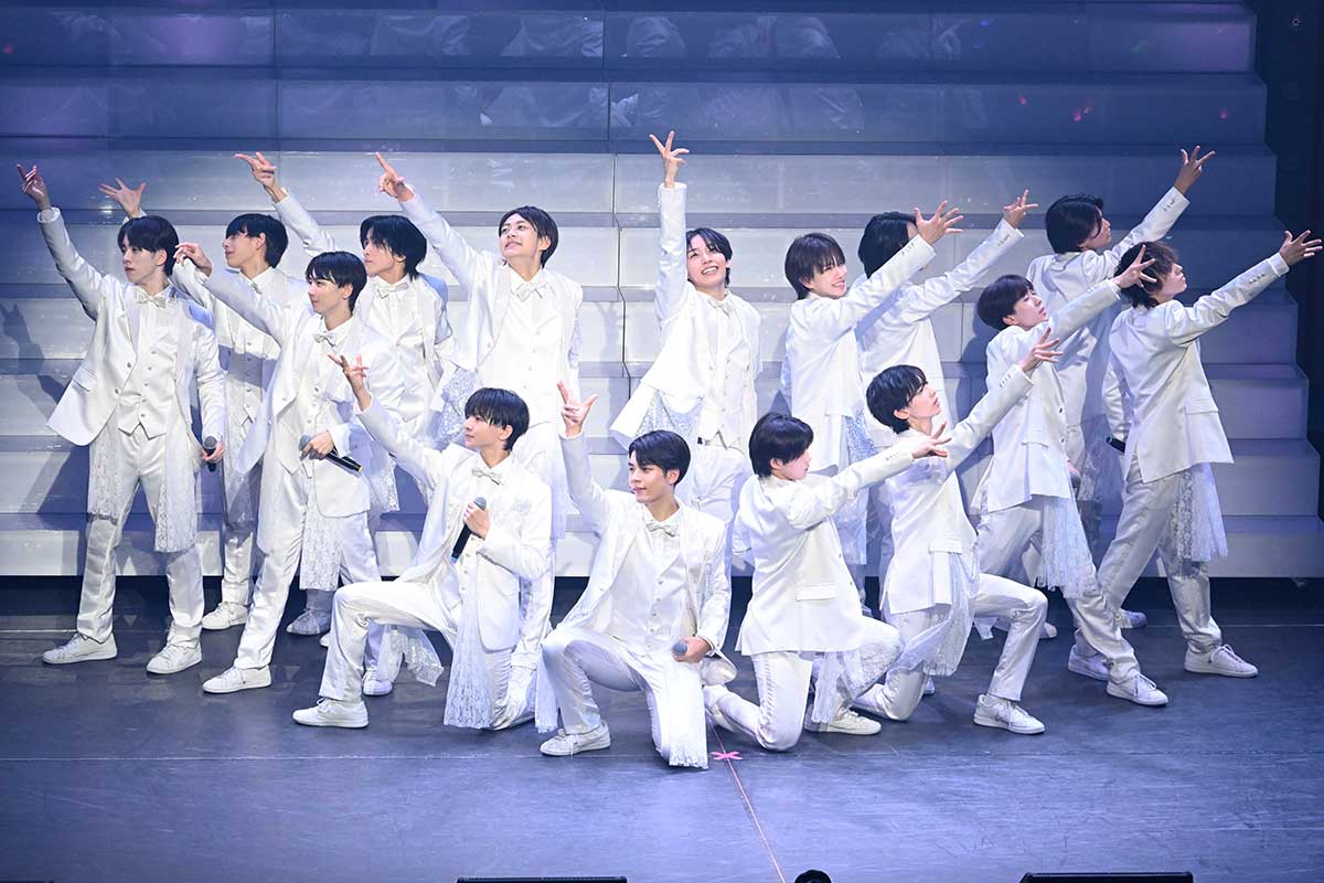 『アイドルになった日』を歌唱【写真：徳原隆元】
