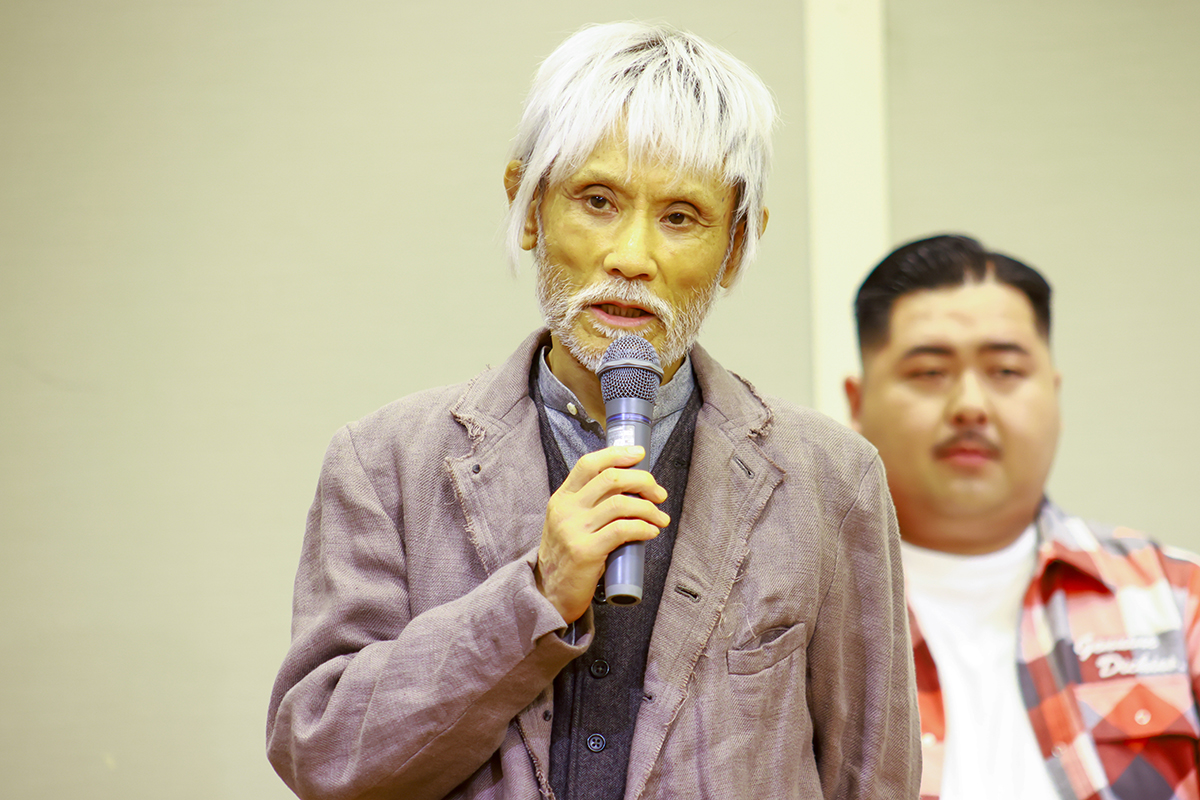 夜11時起床の片岡鶴太郎、正午過ぎの記者会見で「正直言って眠い」　舞台稽古の調整は「鶴太郎タイムに合わせてもらってる」