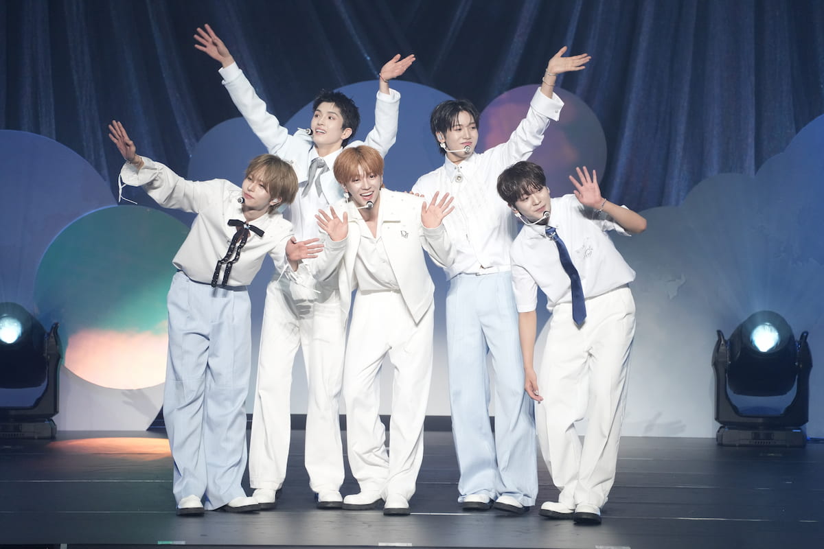 デビュー2か月で武道館を超満員！BTS発掘の敏腕P仕掛けるVIBY、ファンからのサプライズメッセージに感無量