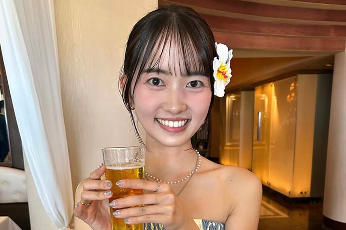 佐藤優帆、チューブトップで“腹チラ”　前開きスカートに「色っぽい」「スタイル良い」の声