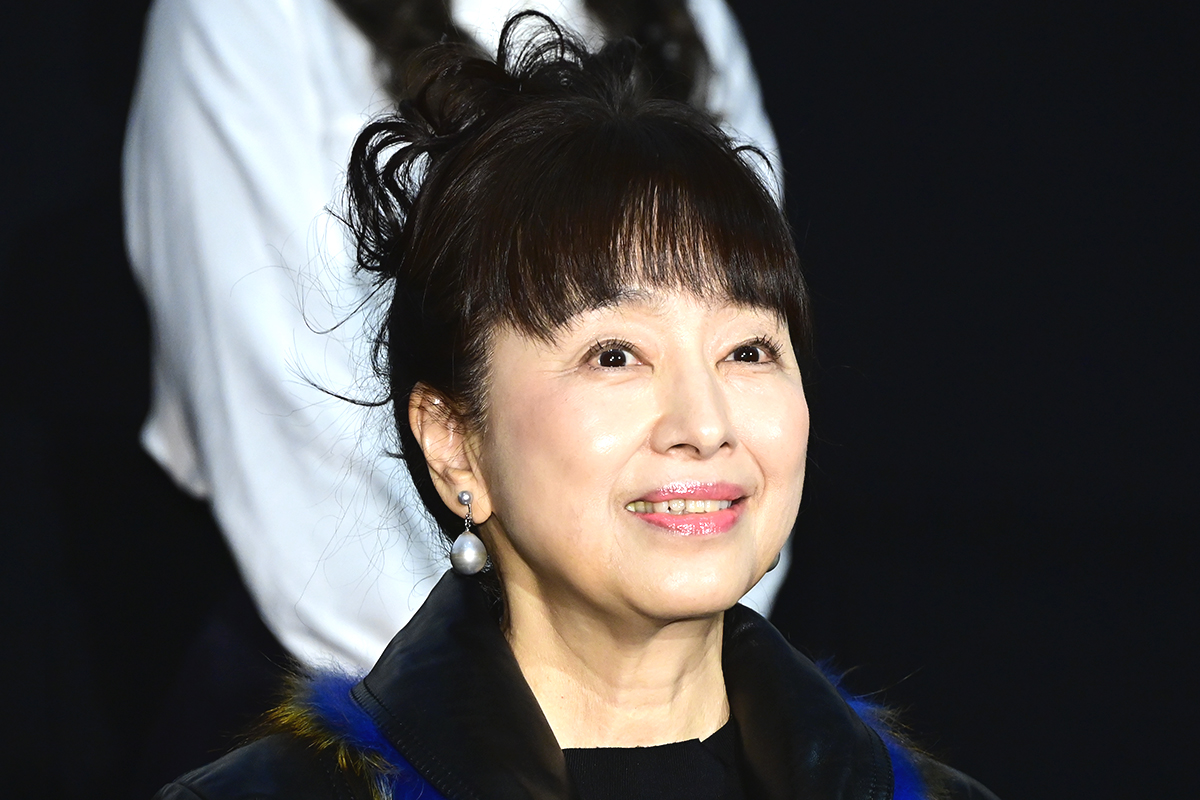 69歳・かたせ梨乃、“超ミニ”ショーパンの驚愕スタイル　「足細すぎ」「さすがのプロポーション」の声