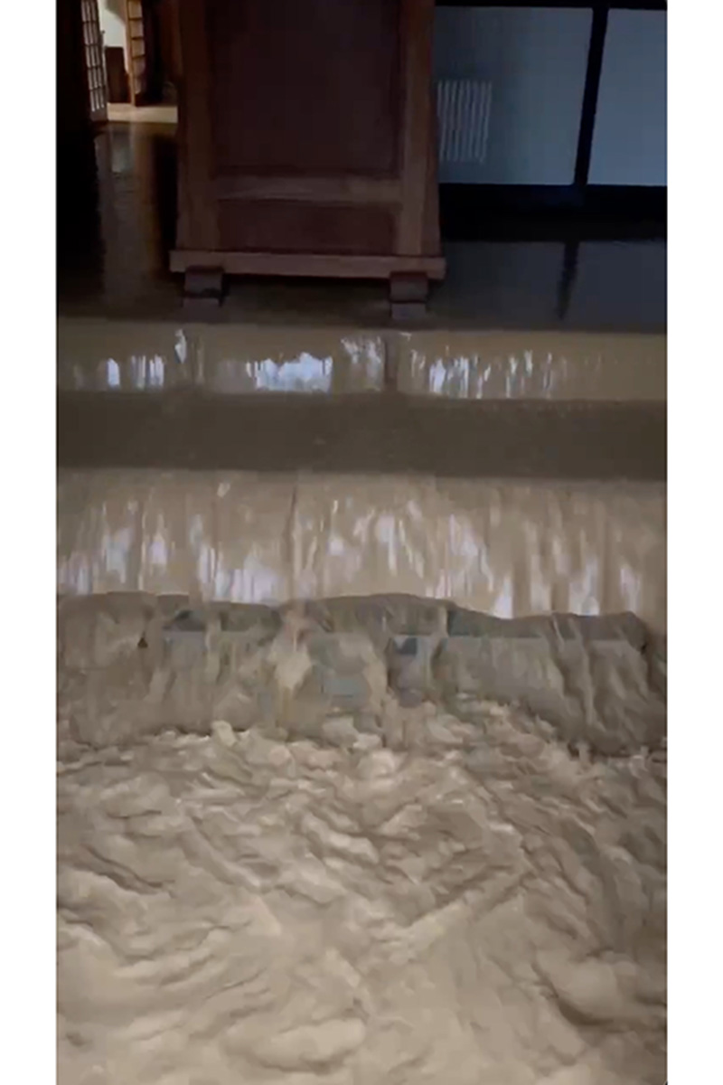 富山豪雨の被災地で発生した家屋への土砂災害【写真:投稿者提供】
