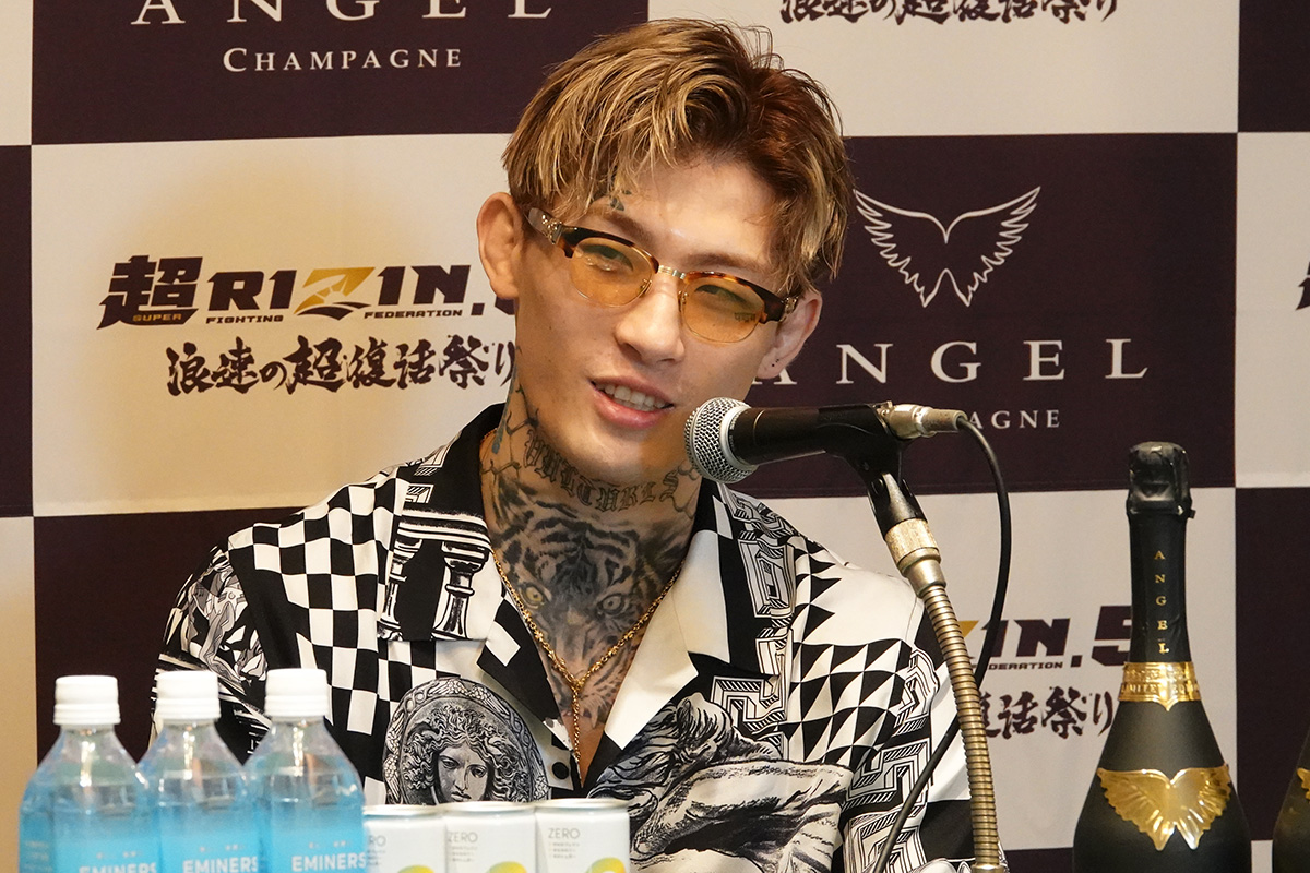 会見に登壇した平本蓮【写真：ENCOUNT編集部】