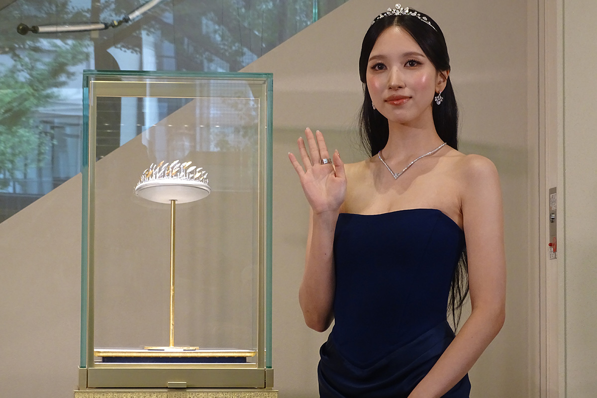 TWICE・MINA、“地元”イベントにジュエリー輝く豪華コーデ　帰省時の楽しみは母の手作りオムライス