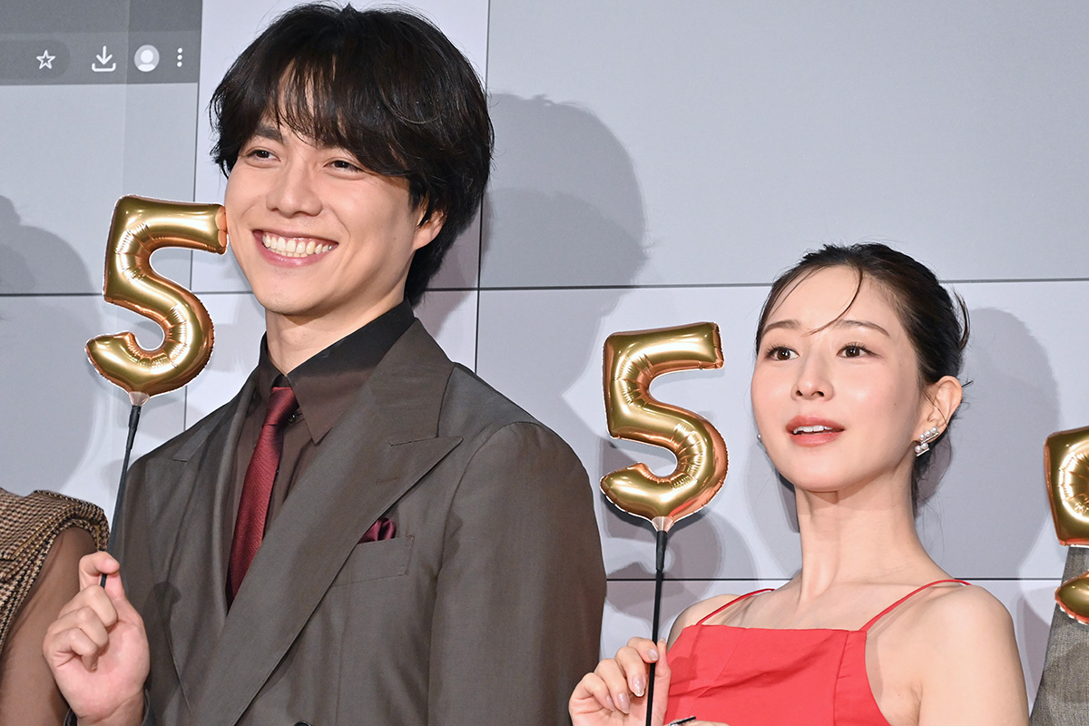 田中みな実、WEST.重岡大毅をイジり倒す　鉄パイプで「背中を殴られた」と“暴露”で会場大盛り上がり