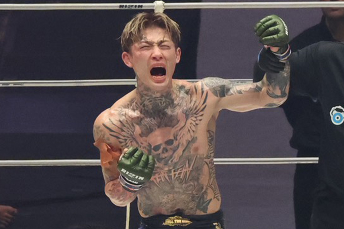 【RIZIN】774日ぶり復帰の平本蓮が涙の復活、11連勝中ダウトベックに薄氷の勝利　試合後は呆然も…2-1判定勝ちで絶叫、大阪のファン熱狂