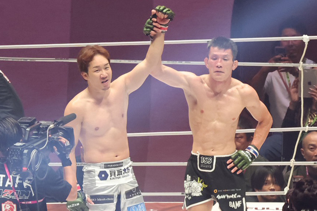 青木真也（右）を1R・KOで撃破した朝倉未来【写真：山口比佐夫】