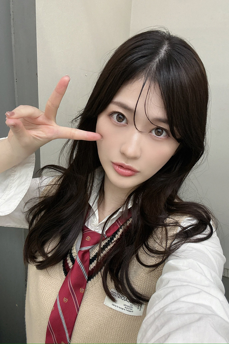 メイリの女子高生風スタイル【写真：X（＠picooondayo）より】